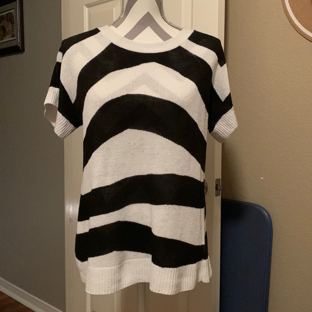 Chico's sz 1 Black and White Sweater